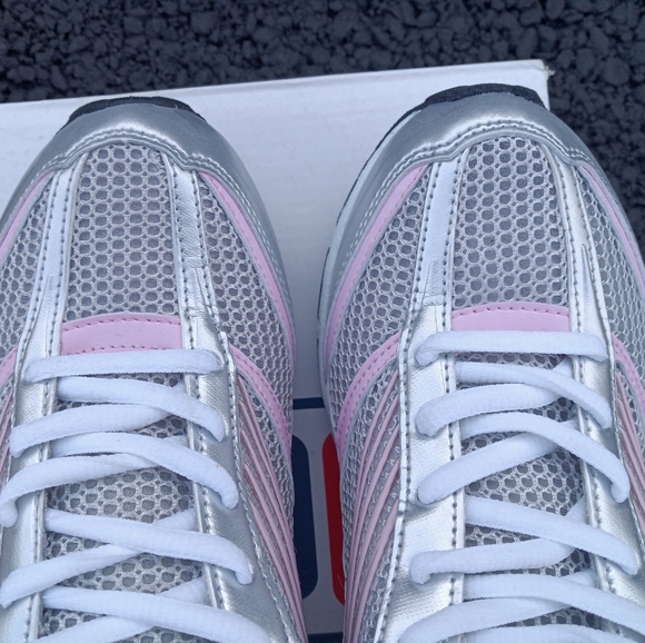 🆕Fila | Run Blaster 2 Athletic Sneakers Size 6 Youth Women's 8 - Picture 3 of 15